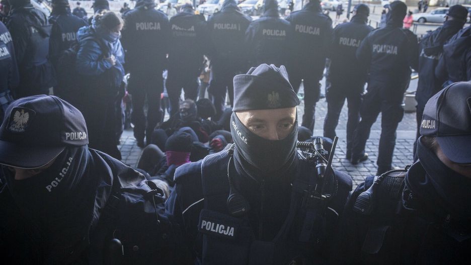 Pikieta solidarno?ciowa Strajku Kobiet przed s?dem
19.11.2020 Warszawa Pikieta solidarnosciowa pod Sadem Okregowym z aktywistka zatrzymana na protescie kobiet "Zadnej z nas nie dostaniecie" .  fot Marek M Berezowski/REPORTER
Marek M Berezowski/REPORTER