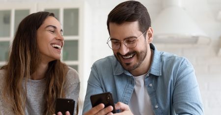 Play oferuje eSIM za darmo, dla każdego bez wyjątku