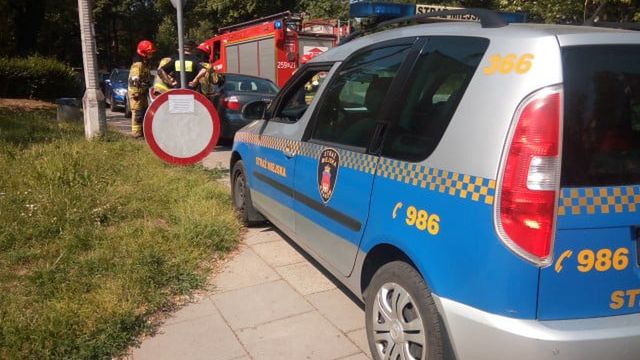 Kraków. Malutkie dziecko w rozgrzanym aucie. Interwencja służb