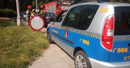Dramat w Krakowie. Auto jak piekarnik, a w środku dziecko. Matka była bezsilna