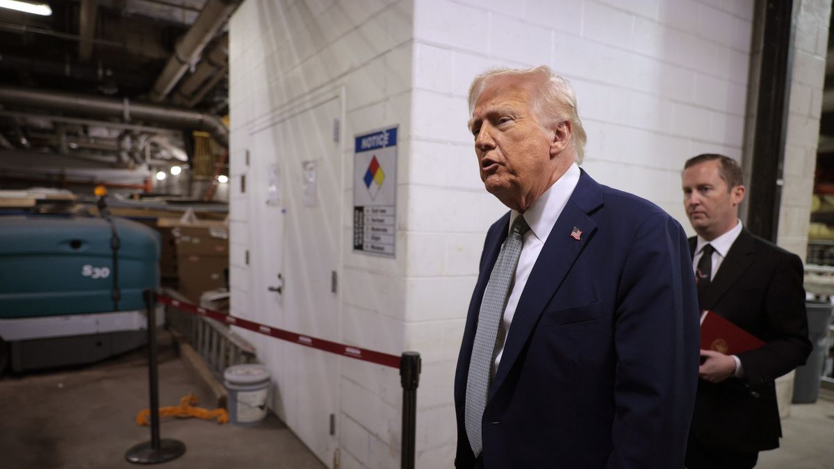 WASHINGTON, DC - MARCH 17: U.S. President Donald Trump tours water damage in the power control room during a guided tour of the John F. Kennedy Center for the Performing Arts and leads a board meeting on March 17, 2025 in Washington, DC. After shunning the annual Kennedy Center Honors during his first term in the White House, Trump fired the center’s president, removed the bipartisan board of Biden appointees, and named himself Chairman of the storied music, theater, and dance institution. (Photo by Chip Somodevilla/Getty Images)