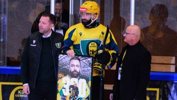 Rozegrał trzysta meczów w barwach GieKSy. Liczy na więcej. "Mega się cieszę, że jestem tutaj i liczę na kolejną setkę"