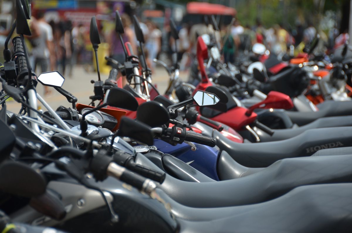 Polacy kupują coraz więcej motocykli, ale mniej motorowerów