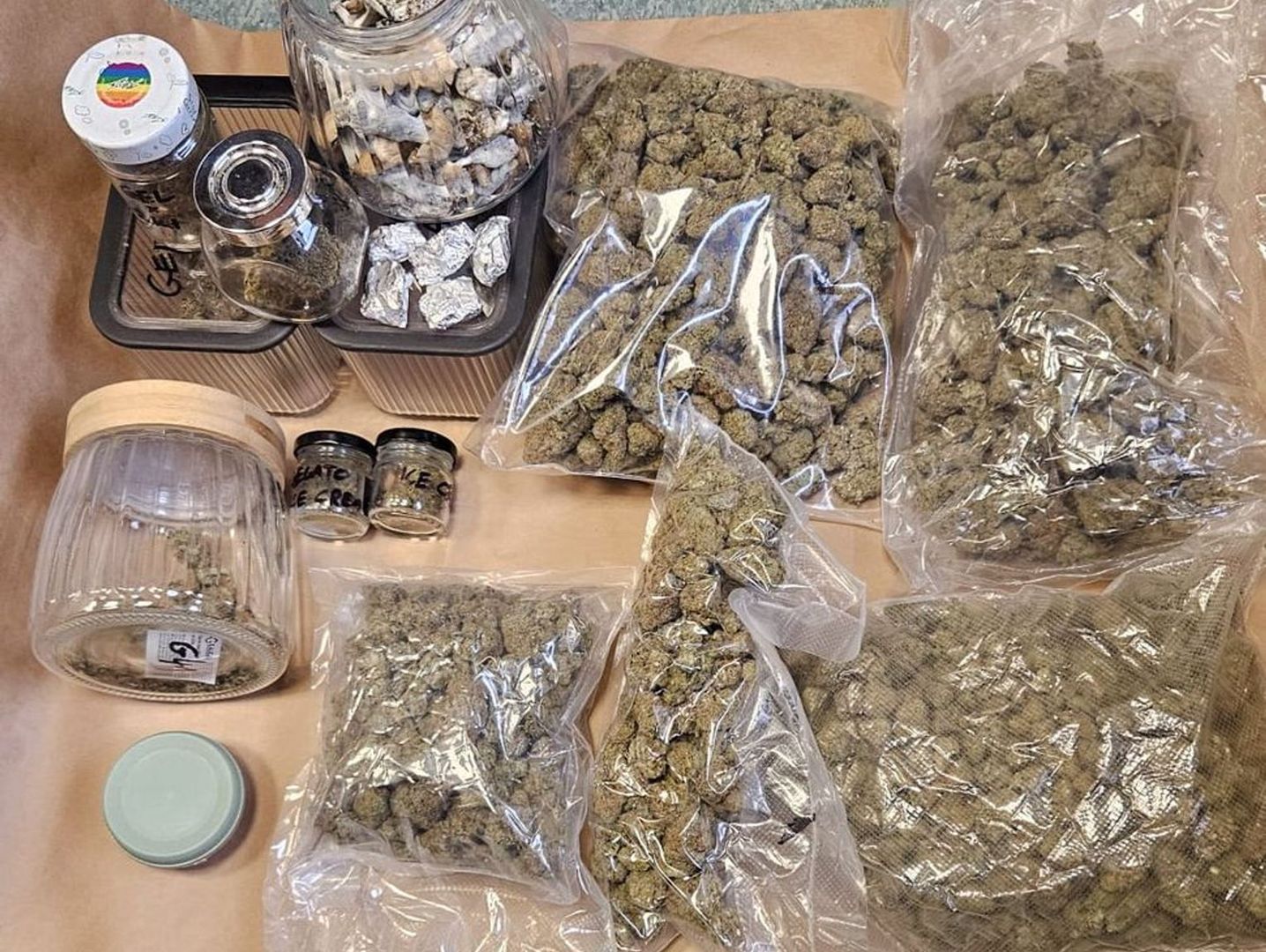 Ponad kilogram narkotyków w Gdańsku. Dilera zgubił ich mocny zapach