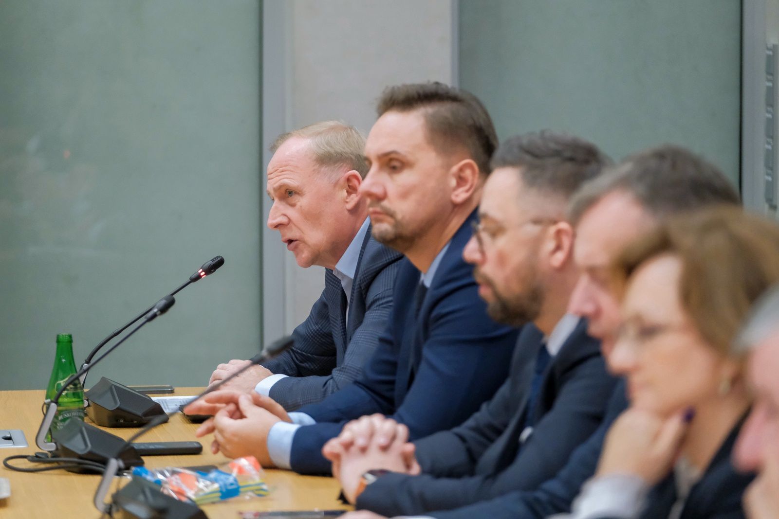 Przerwane posiedzenie komisji obrony. "Bulwersująca decyzja"