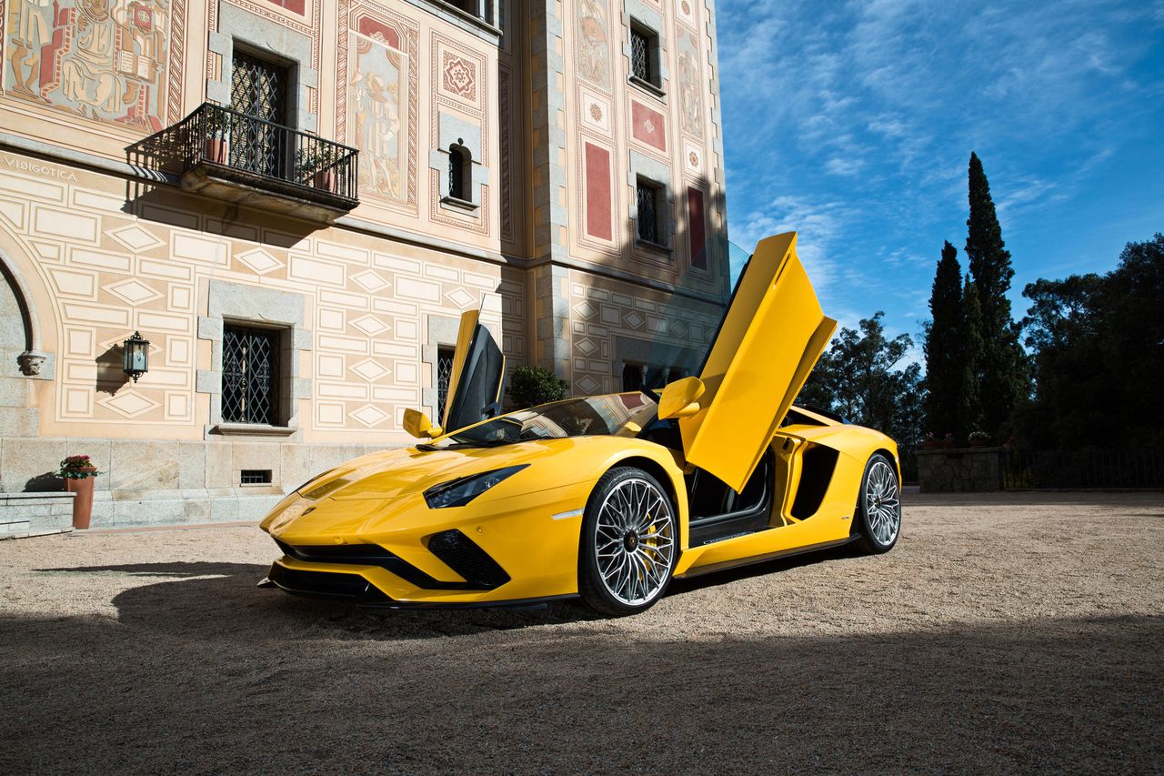 Następca Aventadora będzie hybrydą. Zmiany w silnikach Lamborghini