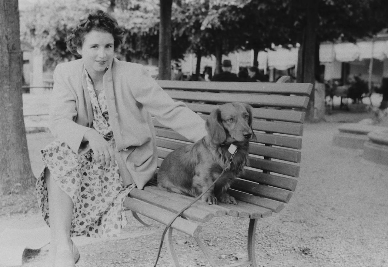 Ten negatyw czekał 70 lat na wywołanie. Fotograf szuka osób ze zdjęć