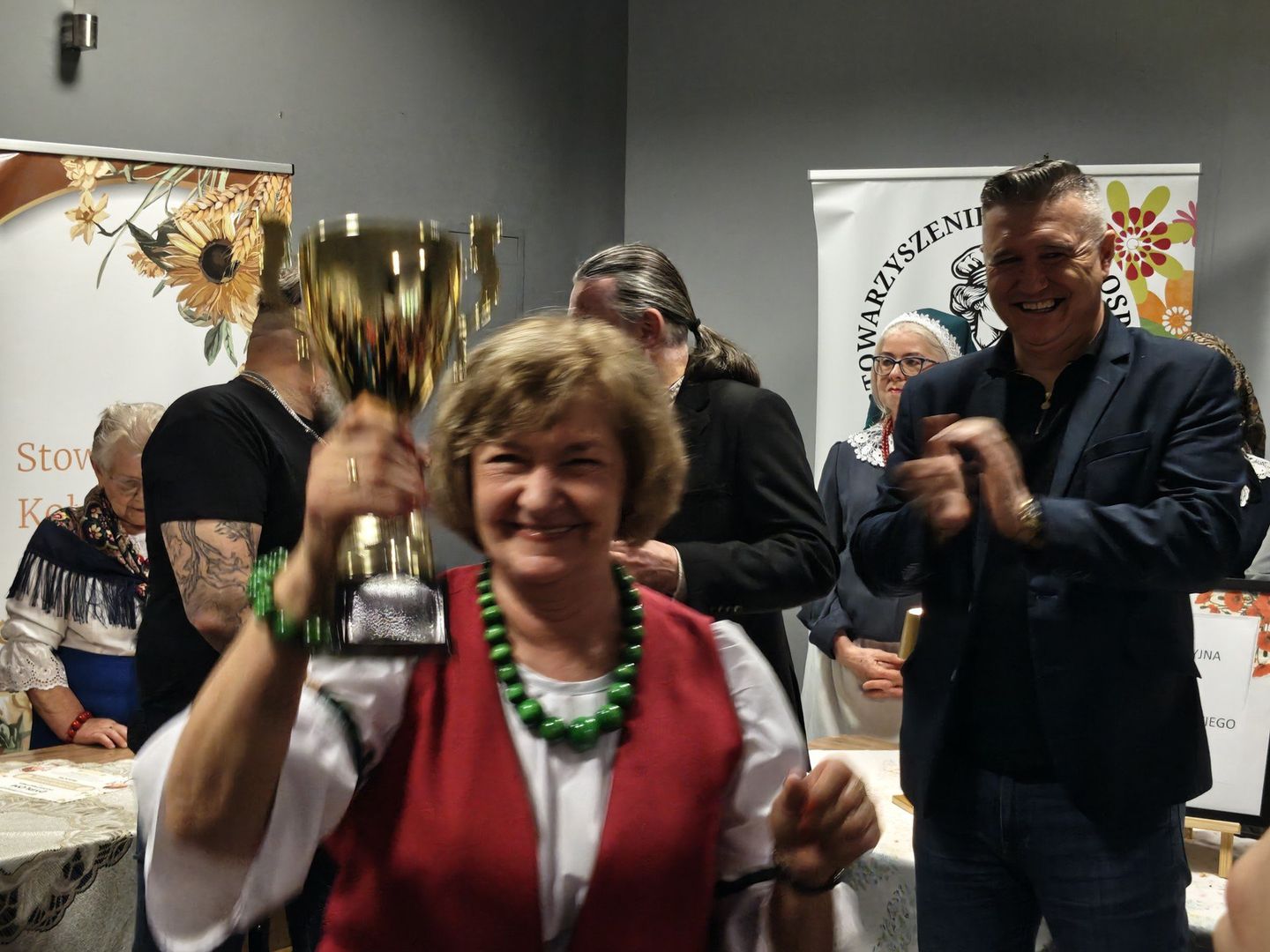 Kliknij w strzałkę, aby zobaczyć następne zdjęcie -&gt;
