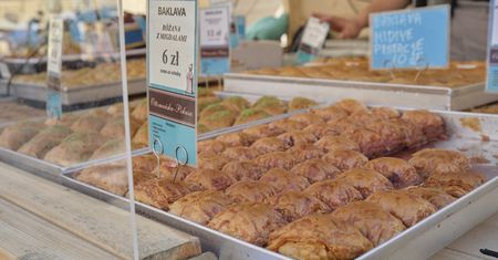Pajda ze smalcem, tradycyjne wędliny, baklava i inne przysmaki. Trwa Europejski Festiwal Smaku 2022