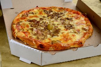 Gdzie wyrzucić pudełko po pizzy? Nie każdy zdaje sobie sprawę