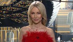 Magdalena Ogórek prowadzącą „Wiadomości” z festiwalu w Opolu