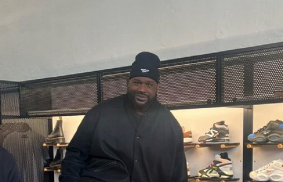 Mini Pepsi w podeszwie buta