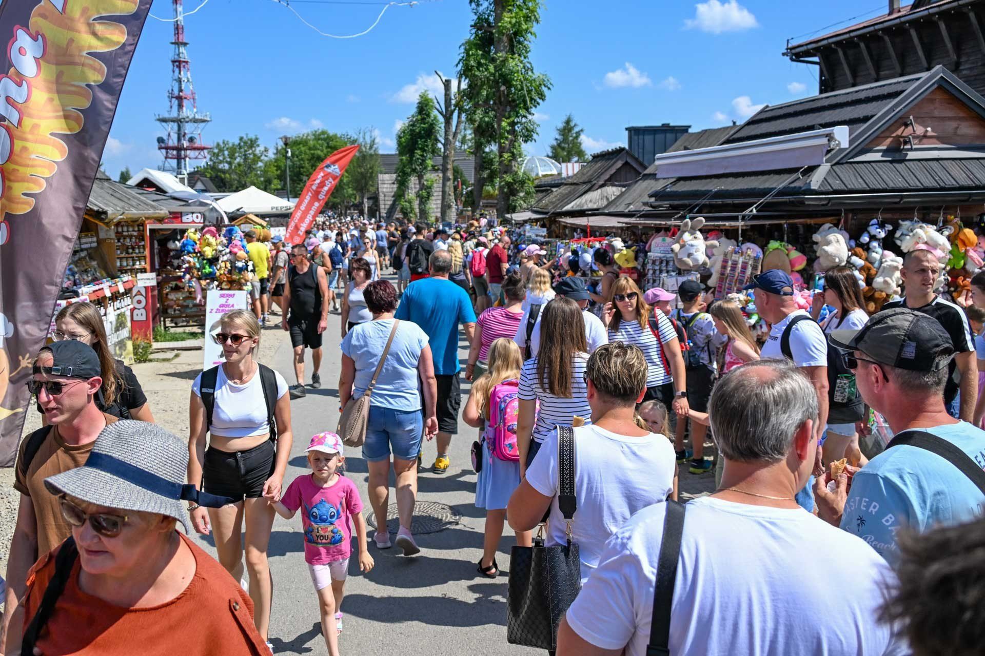 Turyści na Gubałówce w Zakopanem