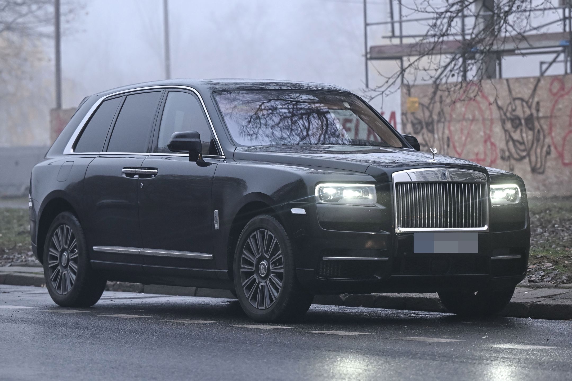 Marina Łuczenko rozbija się po mieście rolls roycem za 1,5 mln 