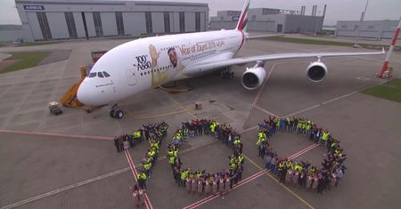 Setny Airbus A380 we flocie Emirates. Największy samolot pasażerski świata zachwyca załogę i pasażerów