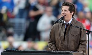 Charlie Puth poruszył Super Bowl. Jazzowa wersja hymnu USA