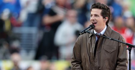 Charlie Puth poruszył Super Bowl. Jazzowa wersja hymnu USA