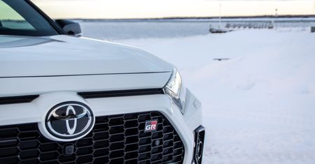 Elektryczna Toyota GR jest w fazie testów. Ma mieć… manualną skrzynię biegów!