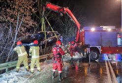 Kierowca forda, który wjechał do rzeki, był pijany. O mało nie utonął