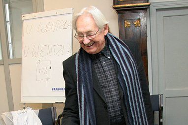 Andrzej Wajda przekazał Muzeum UJ swój frak