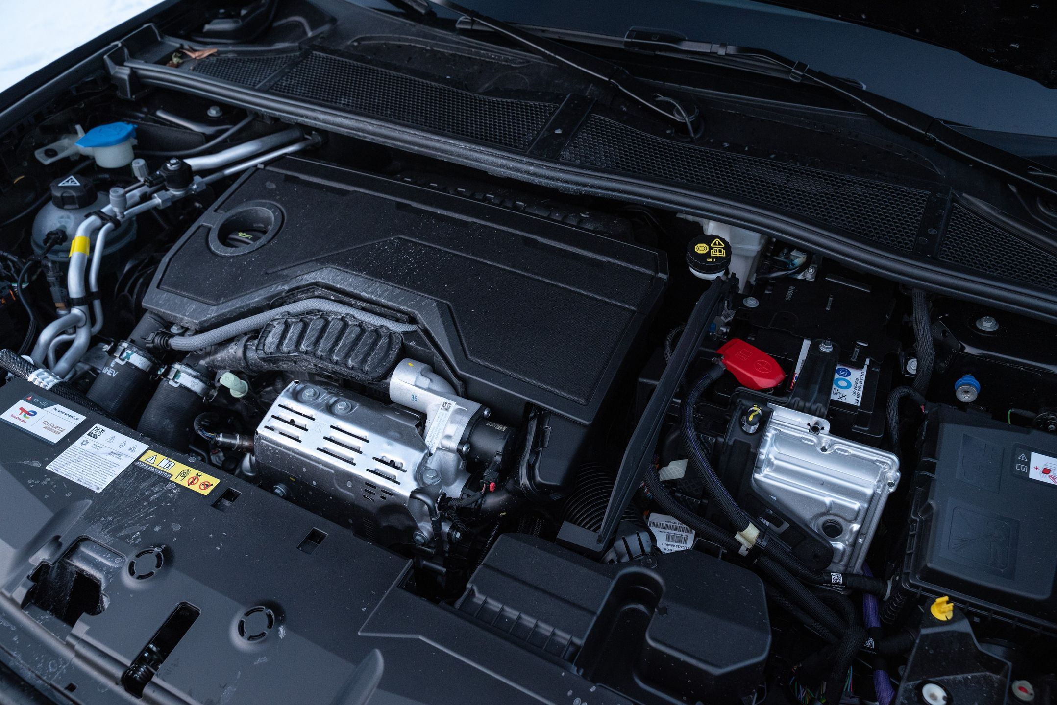 Peugeot 408 Hybrid 145