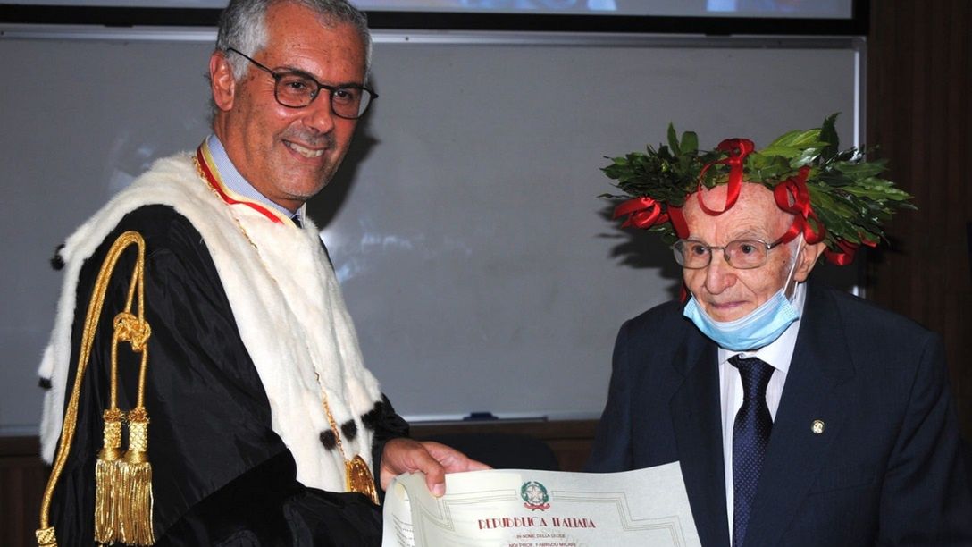 96-latek skończył studia