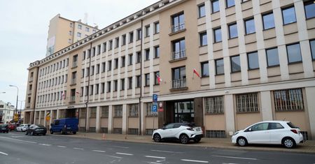 Akta przechowywane w garażu. Prokurator latami miał blokować sprawy PiS