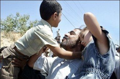 Izrael zwalnia palestyńskich więźniów