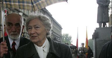 Wieńce pod pomnikiem Józefa Piłsudskiego