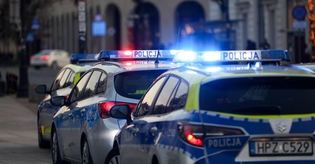 O 17 w poniedziałek w całej Polsce. Do akcji włączyli się strażacy i policja