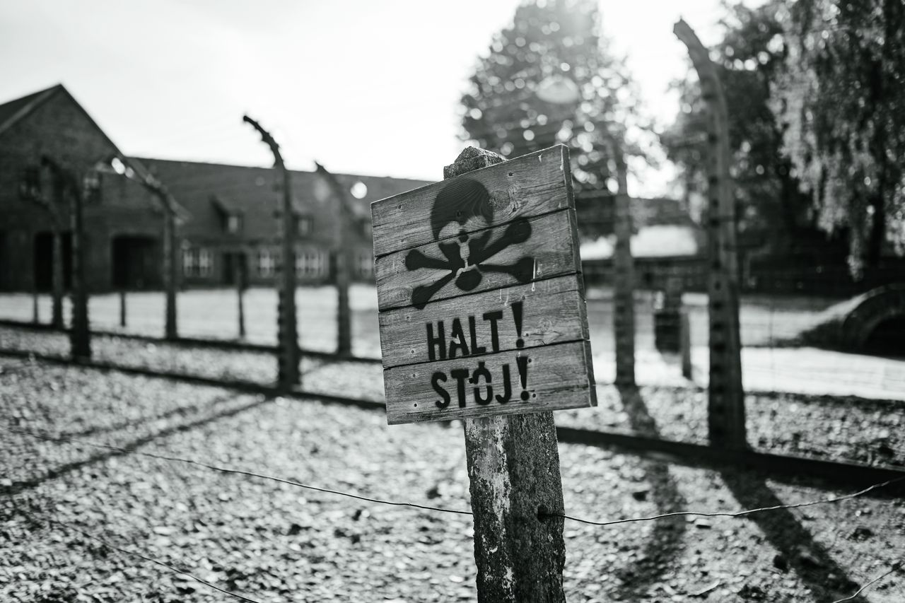 Sieradz: Nigdy więcej. Uczniowie "Czwórki" odwiedzili Muzeum Auschwitz-Birkenau w Oświęcimiu i Brzezince