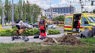 Zderzenie czołowe dwóch osób jadących na elektrycznych hulajnogach. Obaj kierujący ranni