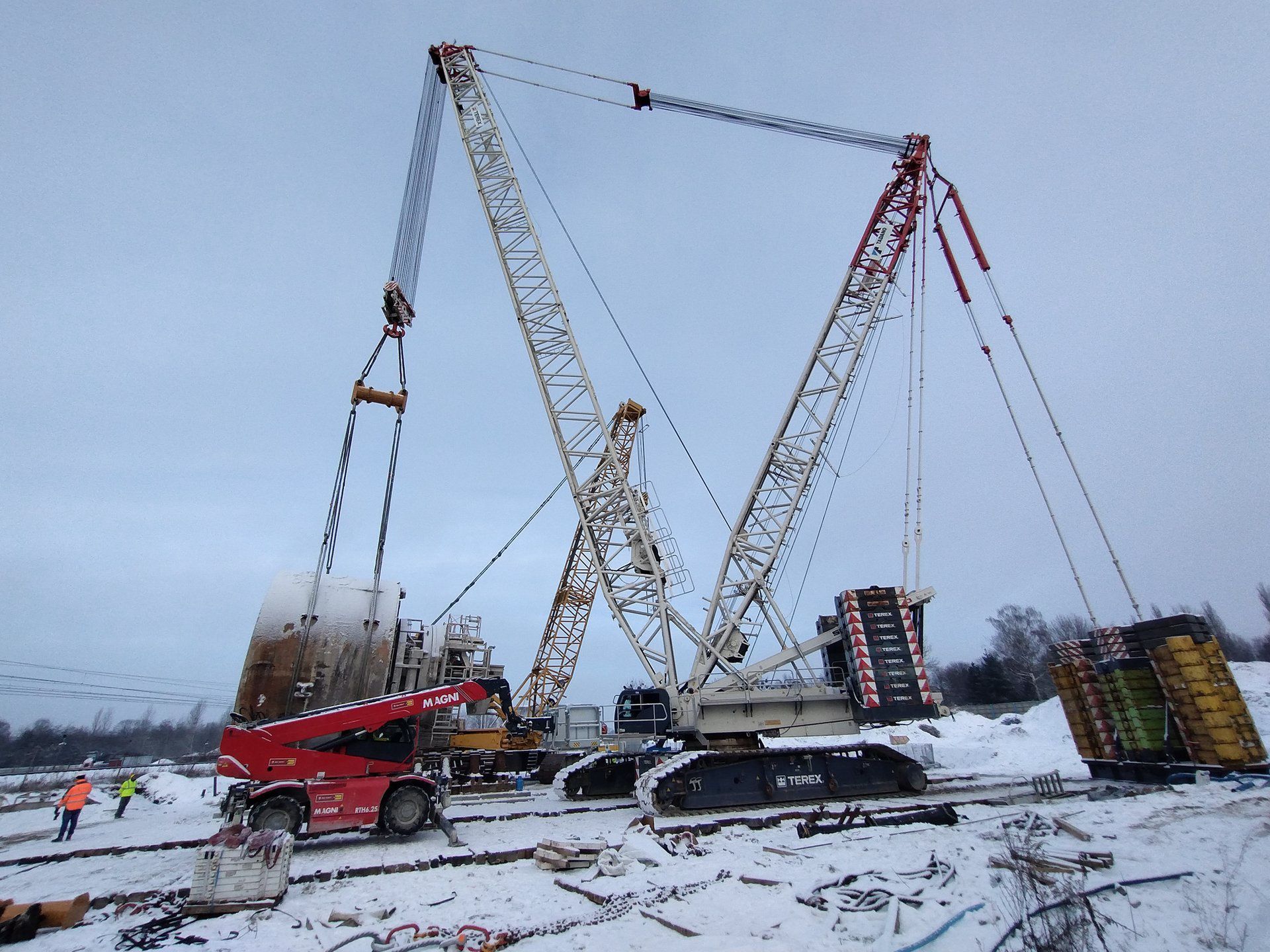 Do realizacji zadania użyte zostaną specjalistyczne żurawie o udźwigu 650 ton i 550 ton