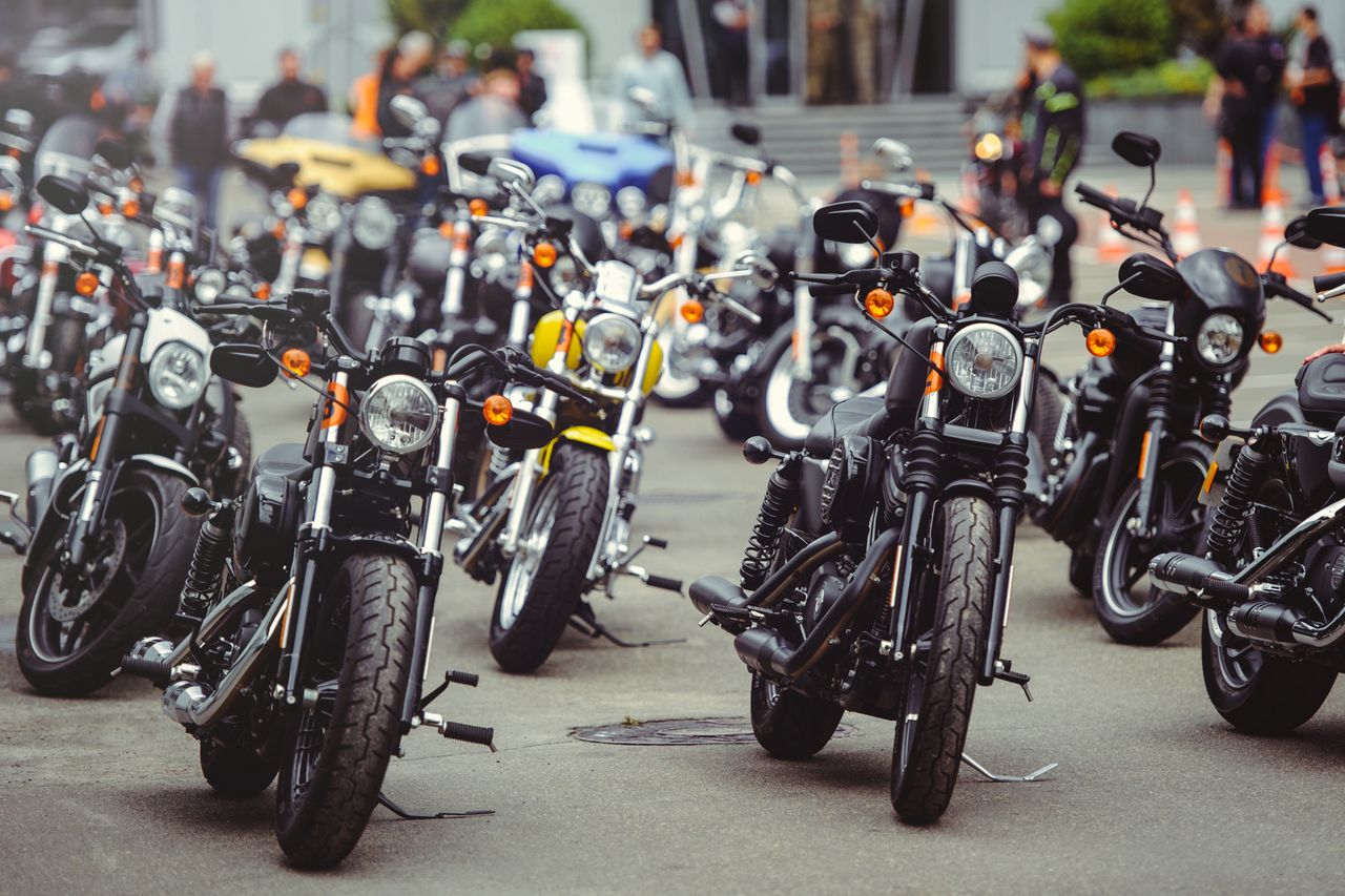 Uniejów: Ogólnopolska stolica motocykli. Huczne zakończenie sezonu połączone z charytatywną akcją na setki maszyn z całej Polski