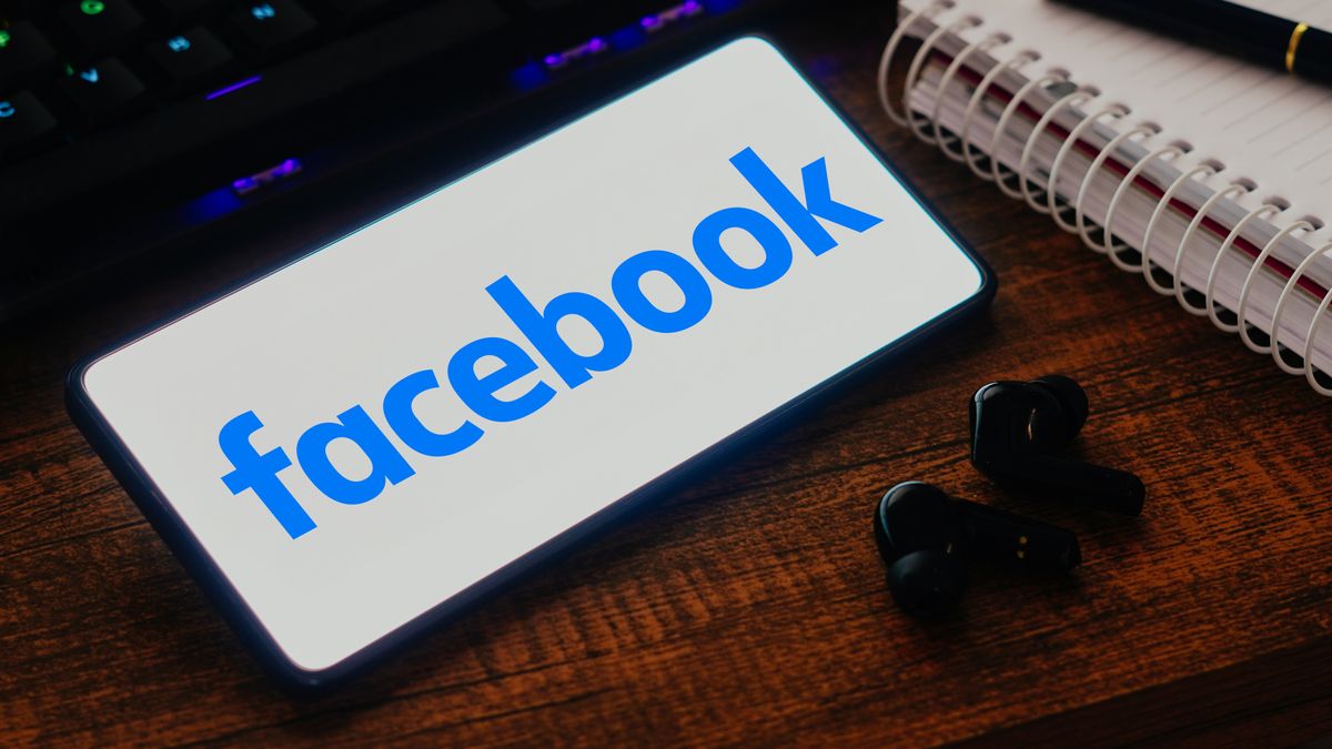 BRAZIL - 2023/10/23: In this photo illustration, the Facebook logo is displayed on a smartphone screen. (Photo Illustration by Rafael Henrique/SOPA Images/LightRocket via Getty Images)