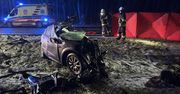 Koszmarny wypadek pod Toruniem. Auto rozerwane na pół