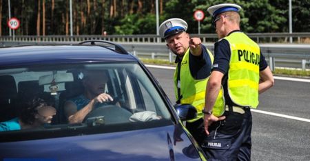 Wbił sobie śrubokręt w oko. Zobaczcie, co zrobili policjanci