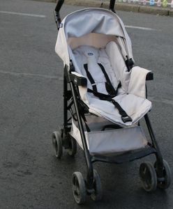 Pijany ojciec przewrócił wózek z 2-letnim synkiem. Policja z Oświęcimia ujawnia szczegóły