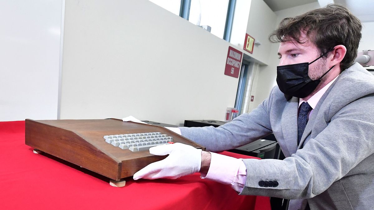 Rancho Cucamonga, CA - November 03: An original Apple-1 computer, assembled by Steve Jobs and Steve Wozniak, is removed from a box by Ian Anderson, with John Moran Auctioneers, as he places it on display at Chaffey College in Rancho Cucamonga on Wednesday, Nov. 3, 2021. The anonymous owner from Rancho Cucamonga, and a former Chaffey College student, purchased the computer for $650 in 1977 and is placing it up for auction next week. It is expected to sell for approximately $500,000. Only 200 of the computers were made. (Photo by Will Lester/MediaNews Group/Inland Valley Daily Bulletin via Getty Images)