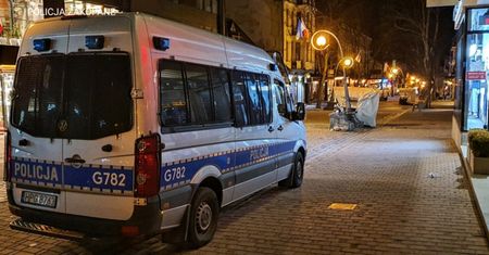Tak turyści bawią się w Zakopanem. Nagi mężczyzna biegał po recepcji w hotelu