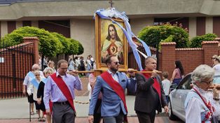 Boże Ciało 2025 w Dąbrowie Górniczej. Wierni z parafii ks. Kalinowskiego przeszli w procesji ulicami miasta