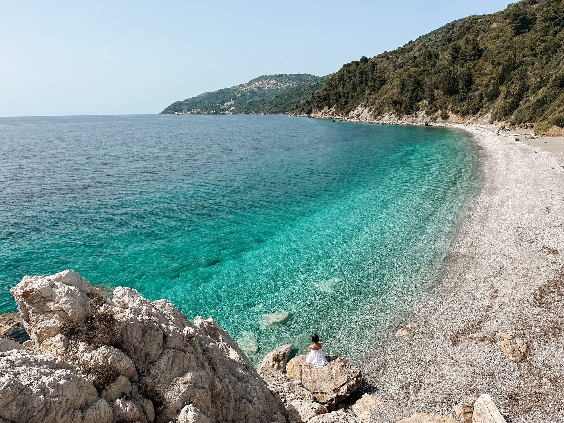 Plaża Armenopetra należy do najładniejszych na wyspie