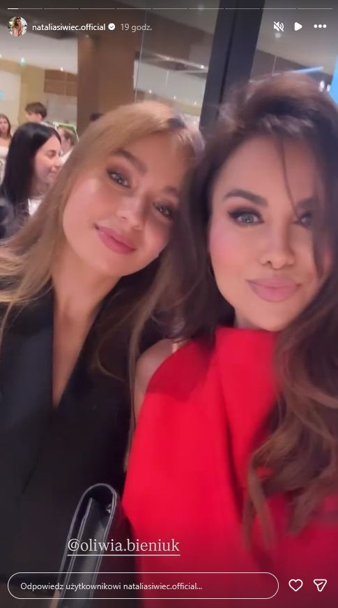 Natalia Siwiec i Oliwia Bieniuk na evencie