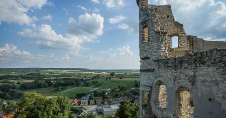 Koronawirus w Polsce. Nawet 800 zagrożonych zakażeniem turystów z zamku w Janowcu