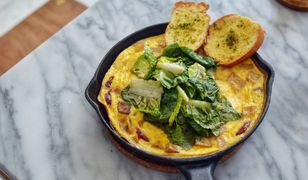 Omlet, czyli pomysł na pożywny i pyszny posiłek - jak zrobić omlet krok po kroku?