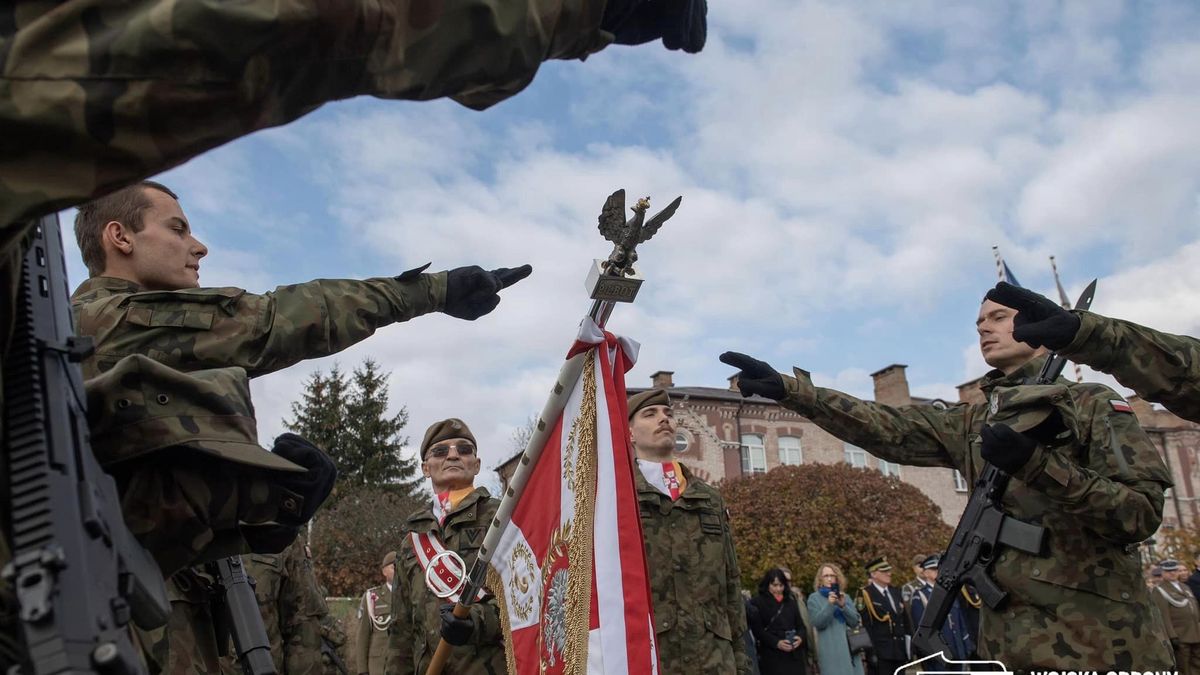 Do WOT można zapisać się także w mobilnych punktach rekrutacyjnych, które wojskowi uruchomili na dworcach PKP