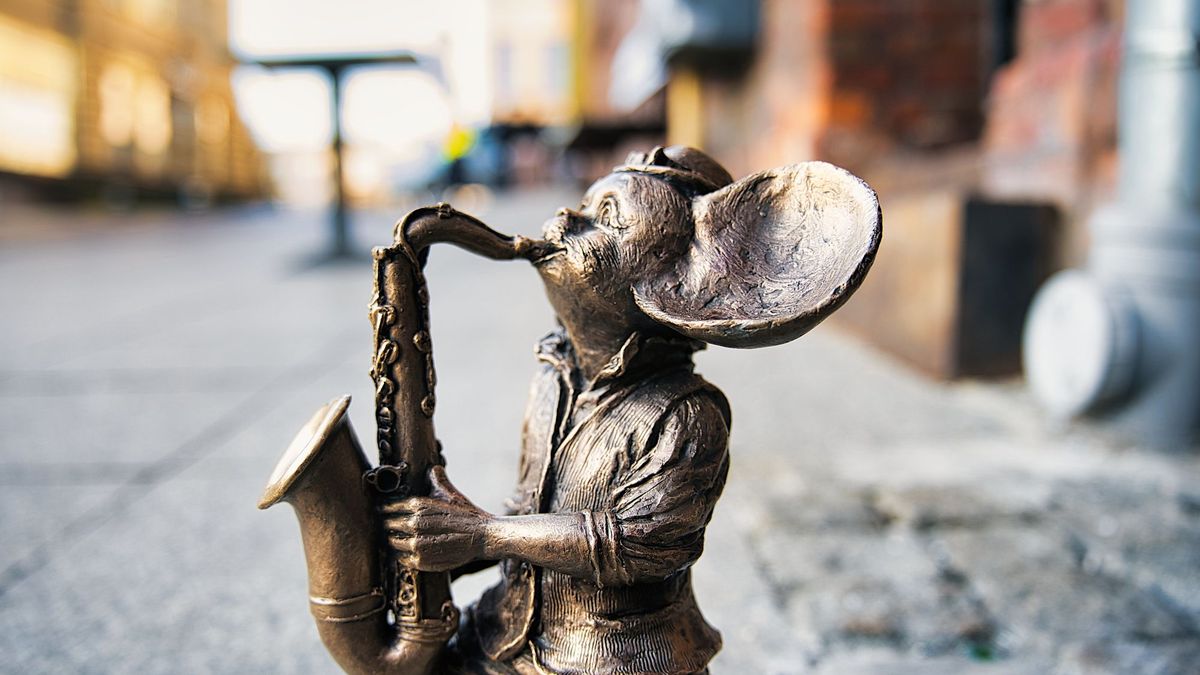 Myszka Molly z saksofonem