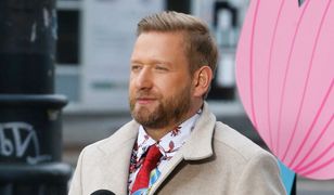 Bartosz Jędrzejak pokazał, jak odśnieża auto. "Głupkowaty pomysł"