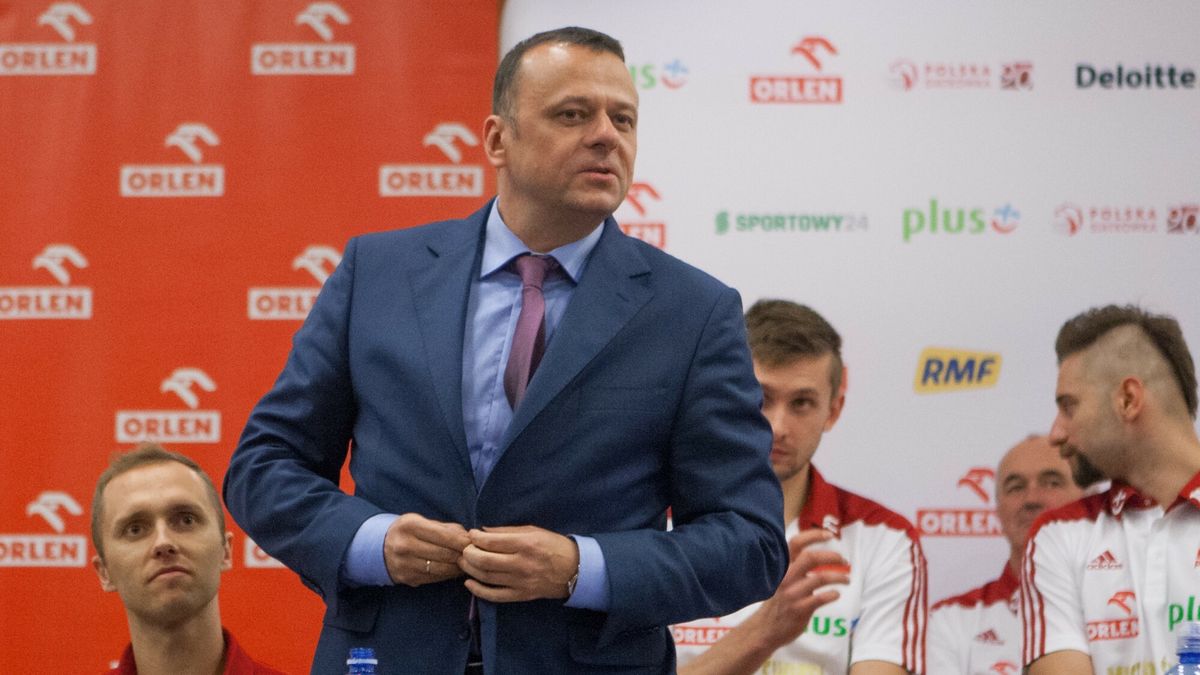 Powr�t z?otych polskich siatkarzy z M?
01.10.2018 Warszawa Warszawa Lotnisko Chopina Powrot siatkarskiej reprezentacji Polski z mistrzostw swiata N/z Michal Rog czlonek zarzadu PKN Orlen Fot Tomasz Jastrzebowski/REPORTER
Tomasz Jastrzebowski/REPORTER