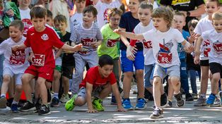 Biegu Konstytucji 3 Maja w Radomiu. Dzieci i młodzież tłumnie wyszli na trasę. Zobacz zdjęcia